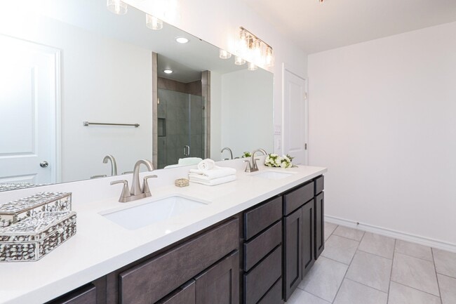 Building Photo - 9903 Bijan Dr