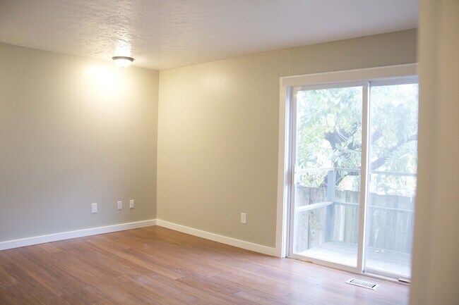 Building Photo - 2bed/2bath, W/D in unit, garage, and all d...