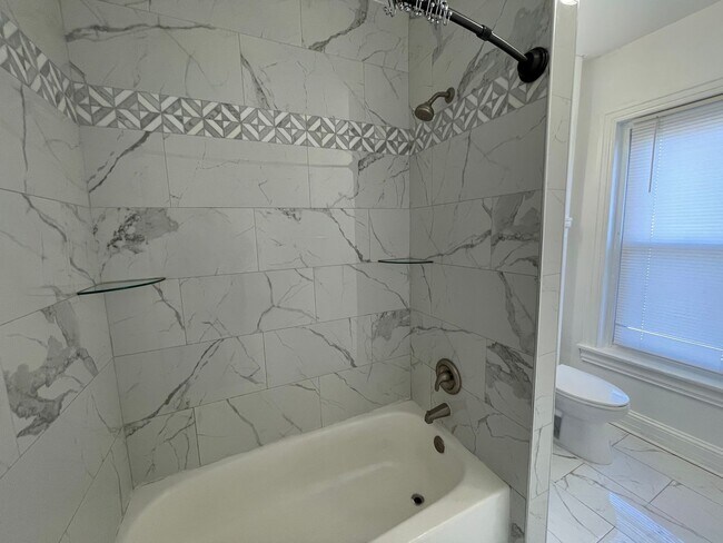 Building Photo - 4 Bedroom 1.5 Bath, Renovated House in Pottstown