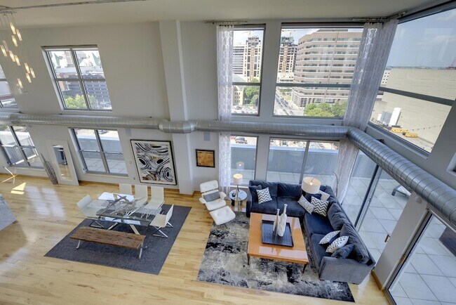 Building Photo - 521 S 7th St