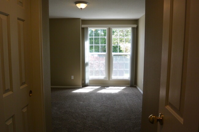 Building Photo - 9404 NE 26th Ct