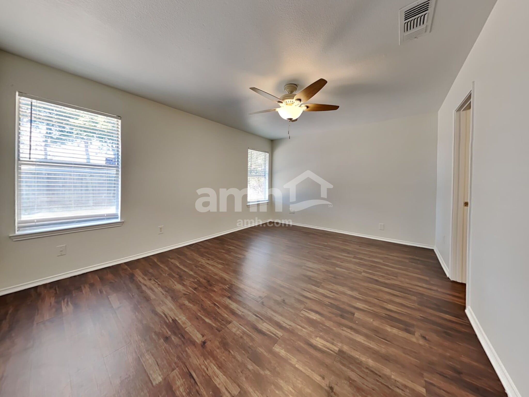 Building Photo - 916 Dixon Ln