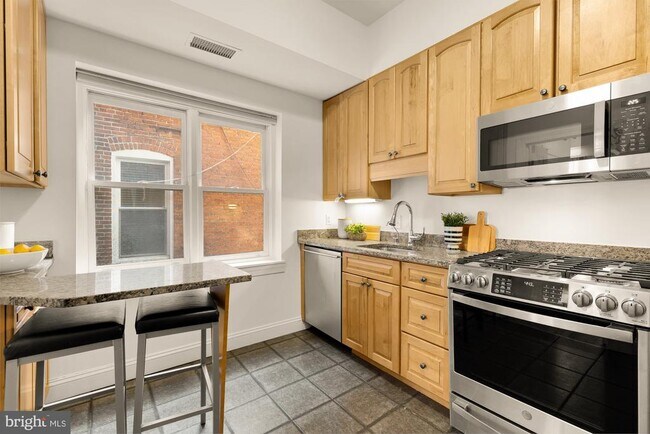 Building Photo - 1704 16th St NW