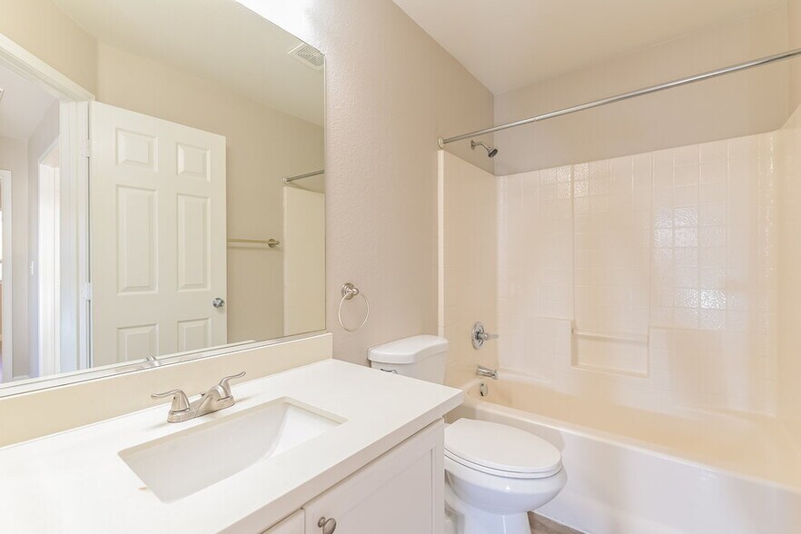 Building Photo - 5758 Old Colony Dr