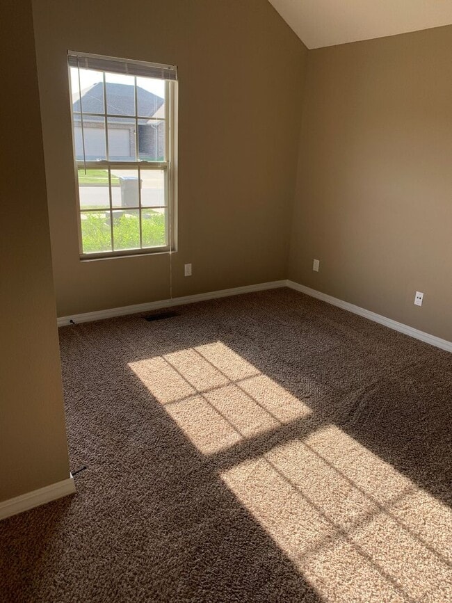 Building Photo - 3 Bedroom Home in South Springfield