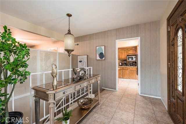 Building Photo - 2328 E Vine Ave