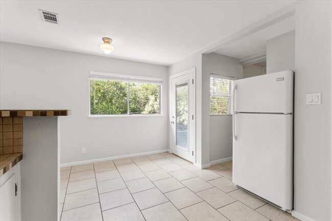 Building Photo - 3306 Westhill Dr