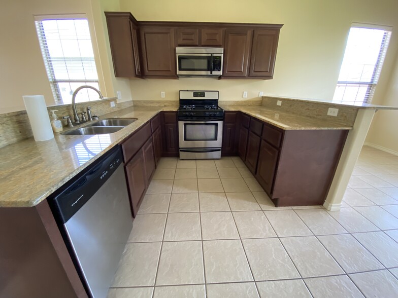 Kitchen - 4307 Addison Ct