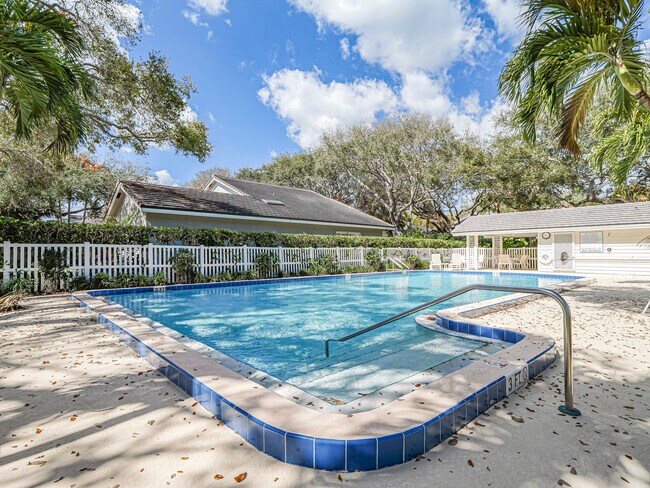 Building Photo - 131 Peppertree Dr