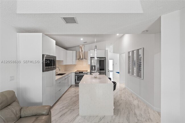 Building Photo - 8842 SW 215th Ln