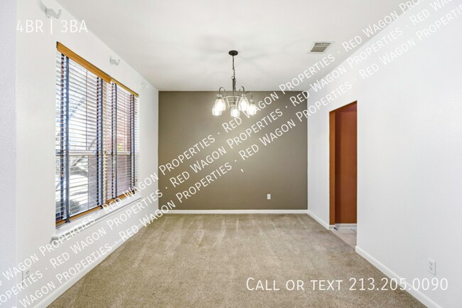 Building Photo - 2635 Lakehills St