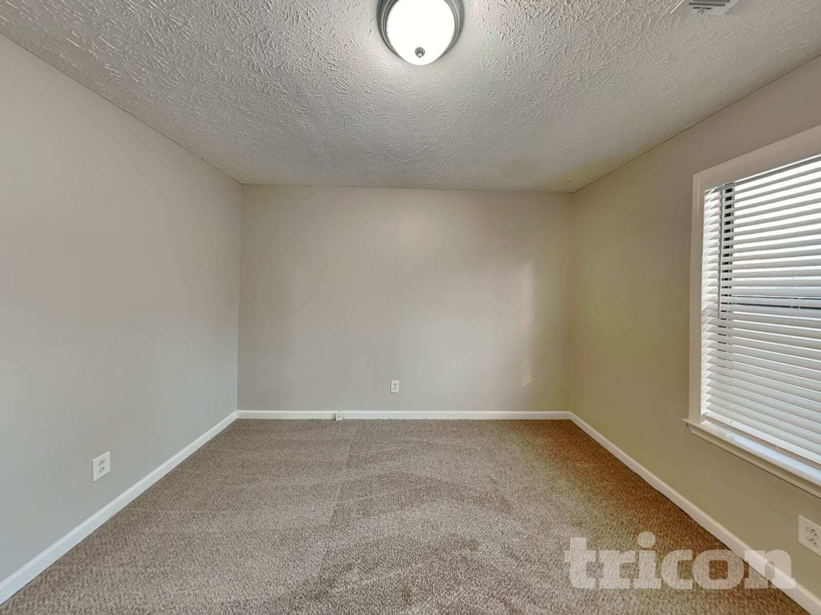 Building Photo - 308 Knollwood Ln