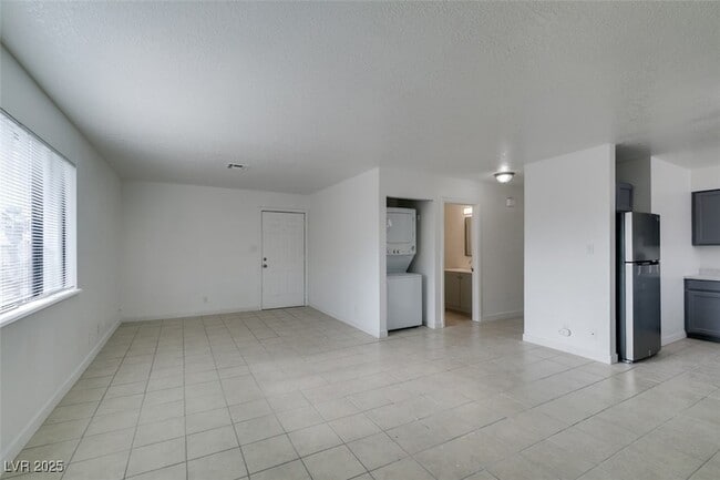 Building Photo - 6987 Mendon Ln