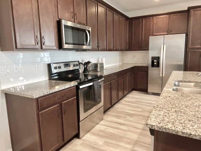 Building Photo - 1547 Carey Palm Cir