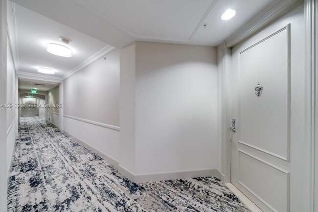 Building Photo - 888 Brickell Key Dr