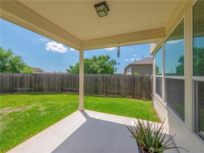 Building Photo - 2209 Nestlewood Dr