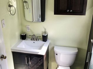 Building Photo - Nice 4 bedroom 2 bath located in Graymoor/...