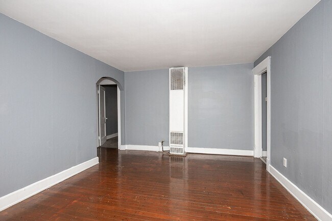 Building Photo - 2827 Avondale Ave