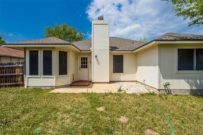 Building Photo - 814 Lantana Dr