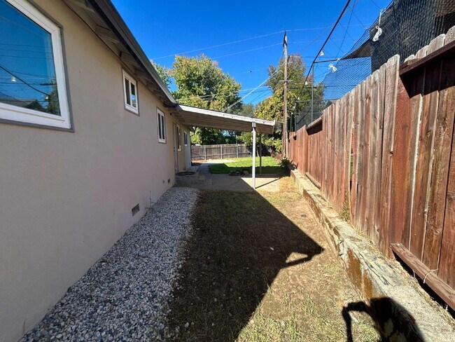Building Photo - Newly Remodeled 4 Bed 2 Bath in Citrus Hei...