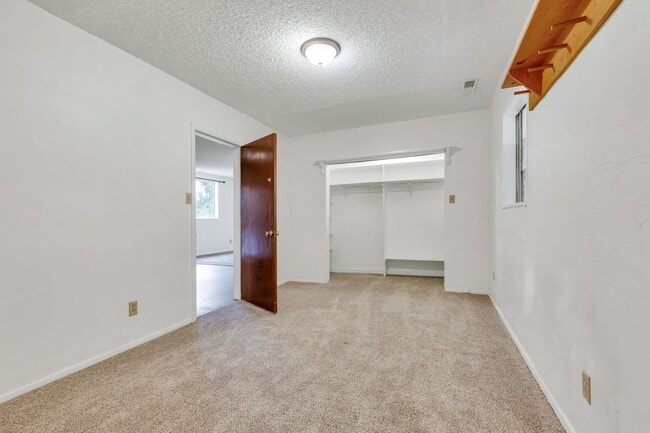 Building Photo - Boulder Ranch Style Home Available Now