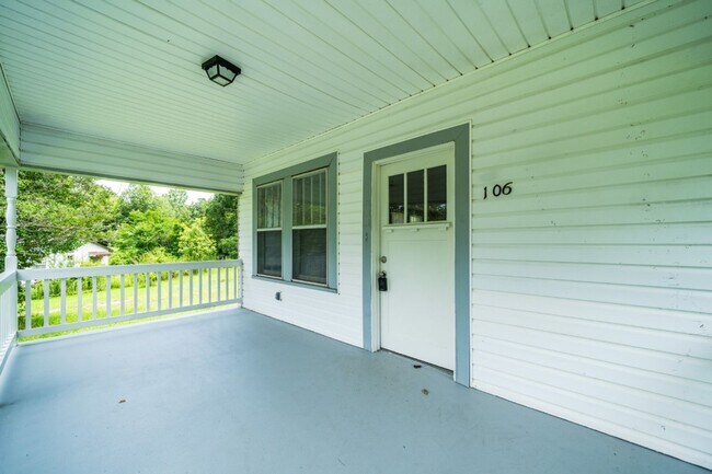 Building Photo - Spacious Hueytown Oasis – Country Feel, Ci...