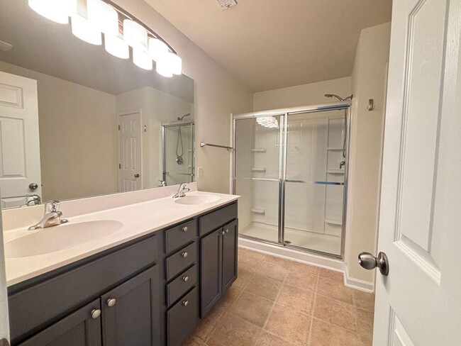Building Photo - Available Now-Beautiful 4 BR/3BA Home