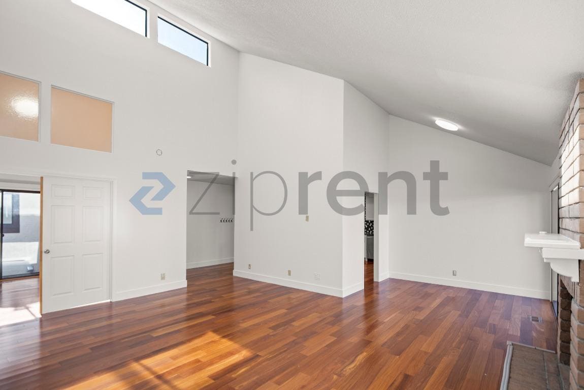 Building Photo - 1654 Sugarloaf Dr