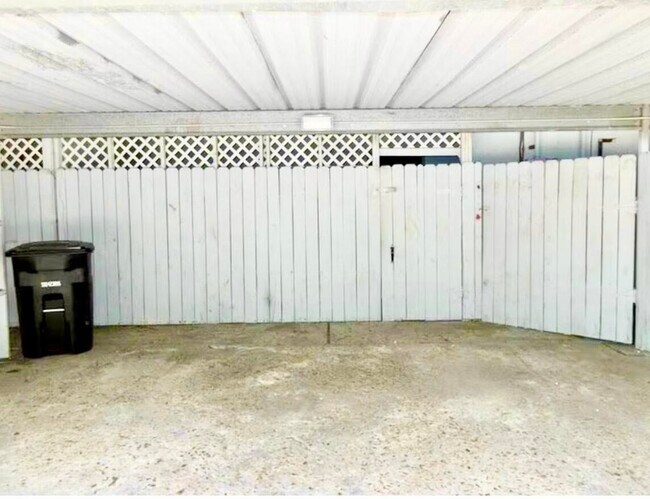 Building Photo - 11203 Shannon Hills Dr