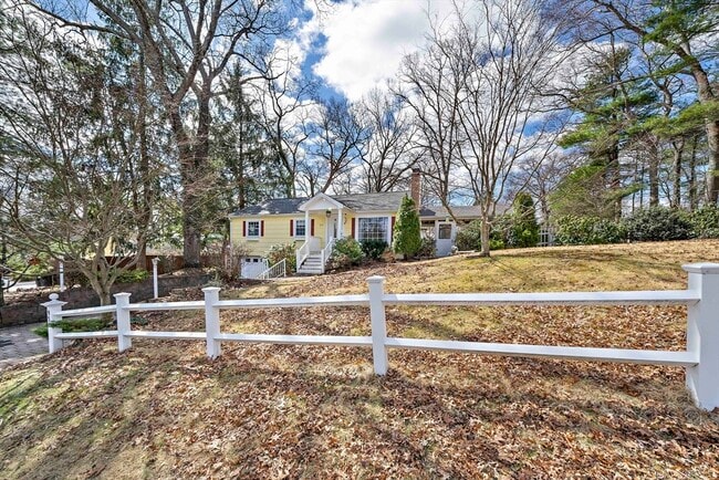 Building Photo - 95 Oriole Rd