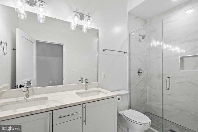 Building Photo - 1130 Penn St NE