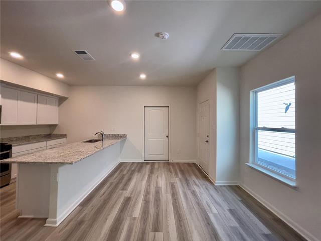 Building Photo - 301 Marsh Ln