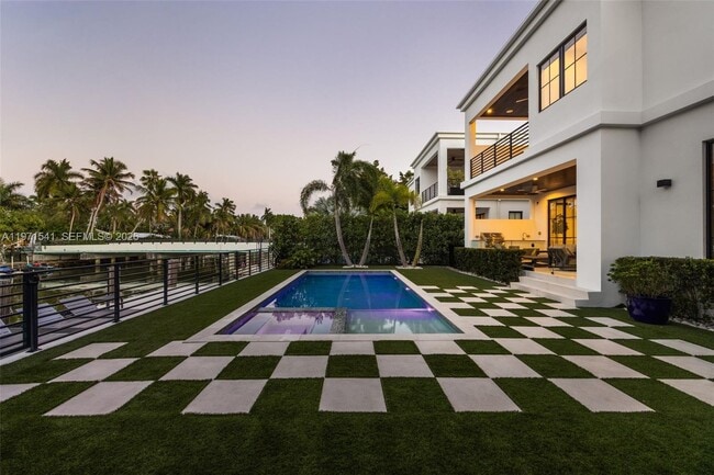 Building Photo - 885 NE 76th St