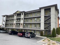 Building Photo - Great Orem Condo!