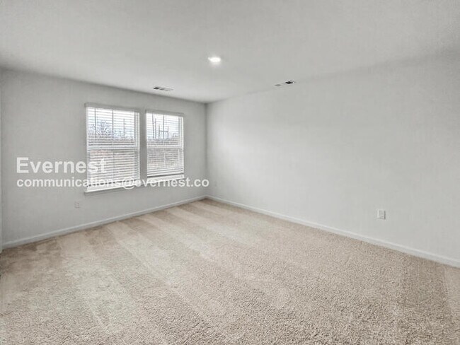 Building Photo - 456 Blair Rd