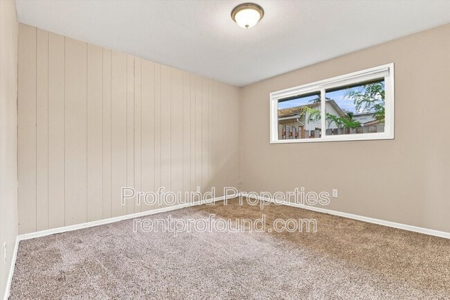 Building Photo - 742 SE 13th Ave