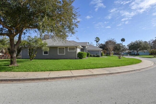 Building Photo - 11 Manderley Ln