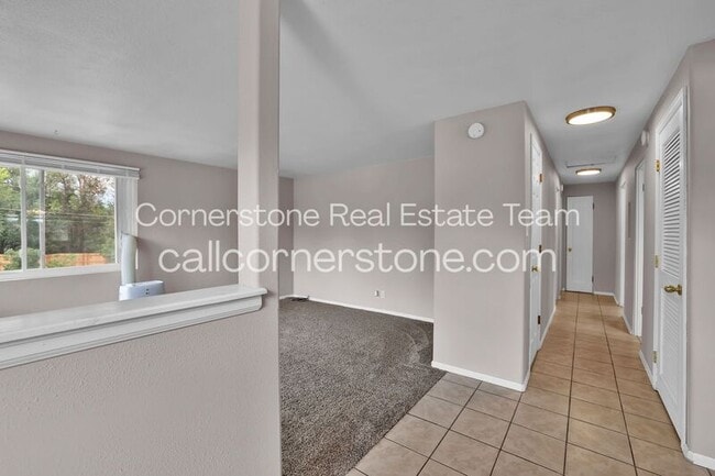 Building Photo - 1410 Custer Ave