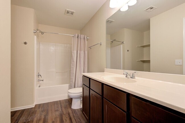 Building Photo - Stunning 3-Bedroom Home in Beautiful Piedmont Community!