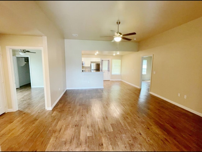 Building Photo - Beautiful 3/2 home in convenient location