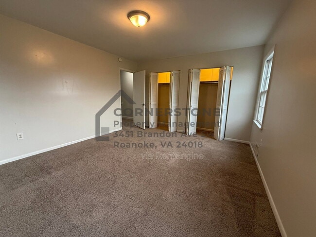 Building Photo - 6500 Carefree Ln