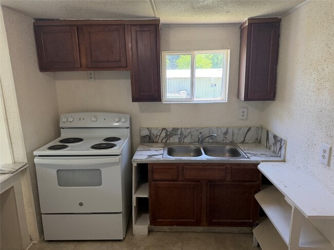 Building Photo - 8979 Gladewood