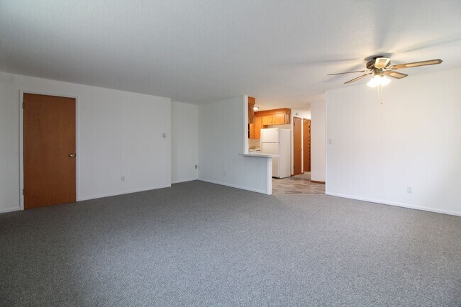 Building Photo - 1618 W 7th Pl