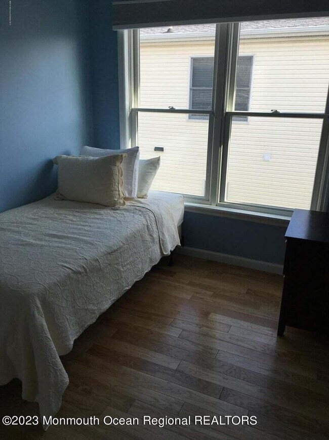 Building Photo - 108 Poplar Ave