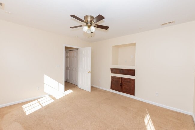 Building Photo - MOVE-IN READY