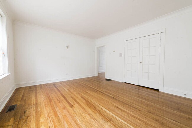 Building Photo - 7201 S Calumet Ave 345-59 E 72nd St Chicago, IL 60619