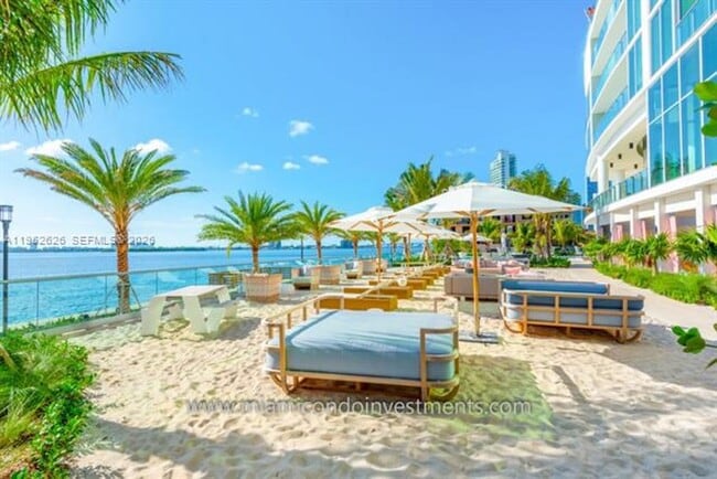 Building Photo - 2900 NE 7th Ave