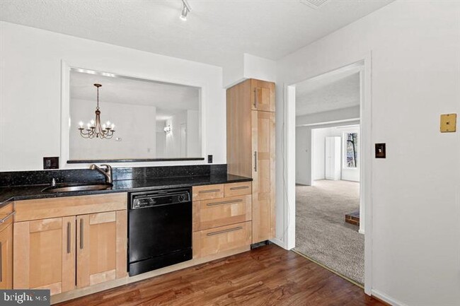 Building Photo - 2222 Hunters Run Dr