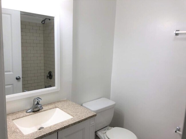 Building Photo - 2 bedroom in Chicago IL 60640
