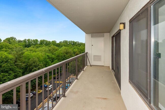 Building Photo - 3800 Powell Ln